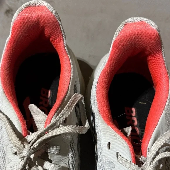 Brooks Women's White and Pink Running Shoes - Picture 2 of 4